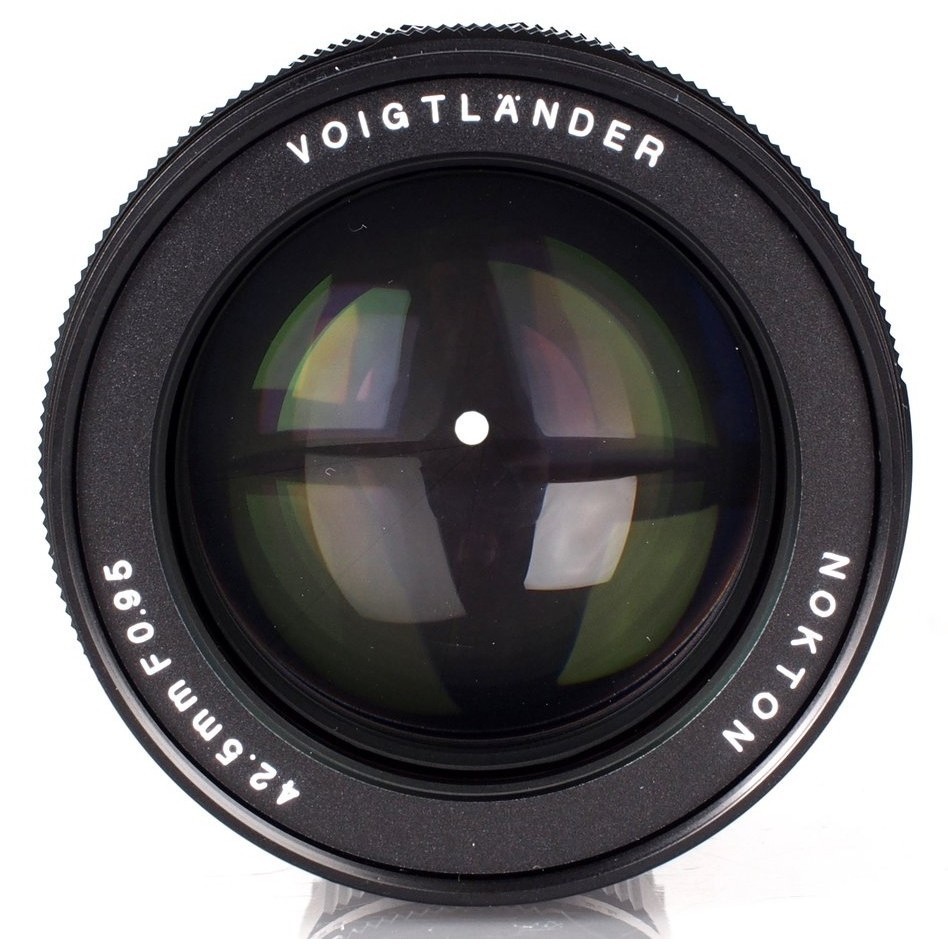 Объектив Voigtlaender 42.5mm f/0.95 Nokton