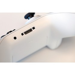 Игровая приставка Microsoft Xbox One S 1TB + Gamepad