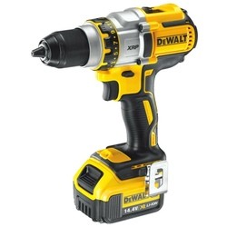 Дрель/шуруповерт DeWALT DCD932P2