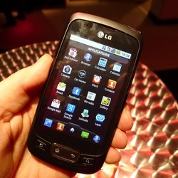 Мобильный телефон LG Optimus One