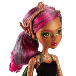 Кукла Monster High Garden Ghouls Treesa Thornwillow FCV59