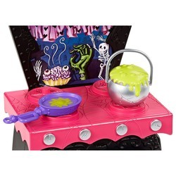 Кукла Monster High Monster Family Vampire Kitchen FCV75