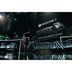 Игровая приставка Microsoft Xbox One X + Game