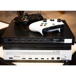 Игровая приставка Microsoft Xbox One X + Gamepad