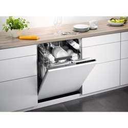 Встраиваемая посудомоечная машина Electrolux ESL 95360 LA