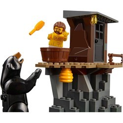 Конструктор Lego Mountain Arrest 60173