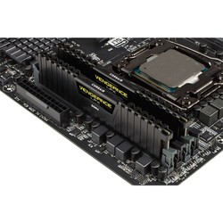 Оперативная память Corsair CMK16GX4M4B3733C17