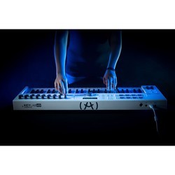 MIDI клавиатура Arturia KeyLab Essential 49