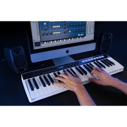 MIDI клавиатура IK Multimedia iRig Keys I/O 49