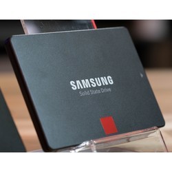 SSD накопитель Samsung MZ-76P2T0BW