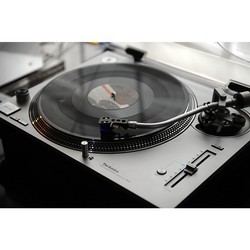 Проигрыватель винила Technics SL-1200GR