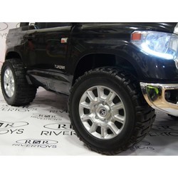 Детский электромобиль RiverToys Toyota Tundra JJ2255 (черный)