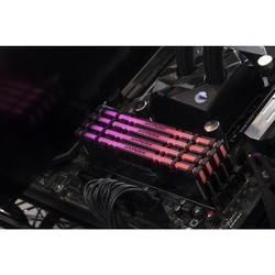 Оперативная память Kingston HyperX Predator RGB DDR4 (HX432C16PB3AK2/16)