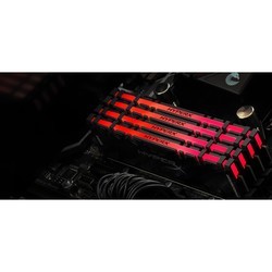 Оперативная память Kingston HyperX Predator RGB DDR4 (HX432C16PB3A/8)