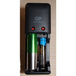 Зарядка аккумуляторных батареек GP PB330 + 4xAA 2500 mAh