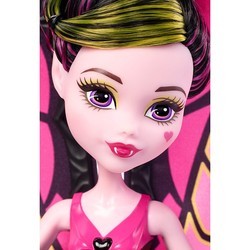 Кукла Monster High Ghoul to Bat Draculaura Transformation FNC17