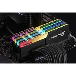 Оперативная память G.Skill Trident Z RGB DDR4 (F4-4266C17Q-32GTZR)