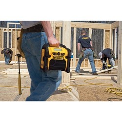 Радиоприемник DeWALT DCR018