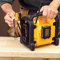 Радиоприемник DeWALT DCR018