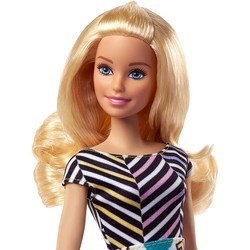 Кукла Barbie Crayola Color-In Fashion FPH90