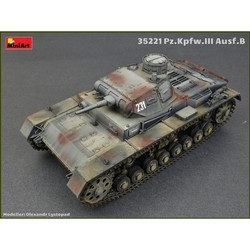 Сборная модель MiniArt Pz.Kpfw.III Ausf.B w/Crew (1:35)
