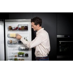 Холодильник AEG RCB 83724 MX