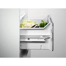 Встраиваемый холодильник Electrolux ENN 3074 EFW