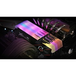 Оперативная память ASRock XCALIBUR Phantom Gaming RGB DDR4 (TF8D416G4000HC18EDC01)