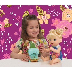 Кукла Hasbro Snackin Shapes Baby E3694