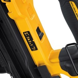 Строительный степлер DeWALT DCN890P2