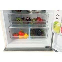 Холодильник Haier C2F-637CGWG