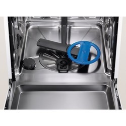 Встраиваемая посудомоечная машина Electrolux EEC 987300 L