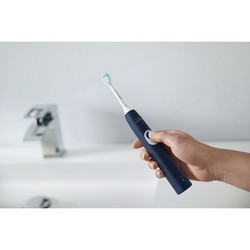 Электрическая зубная щетка Philips Sonicare ProtectiveClean 4300 HX6803