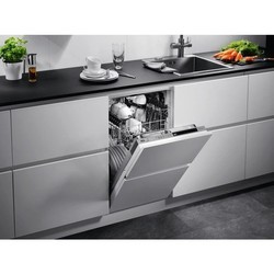 Встраиваемая посудомоечная машина AEG FSE 83400 P