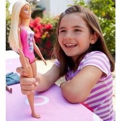 Кукла Barbie Beach Doll DWK00