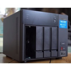 NAS сервер QNAP TVS-472XT-PT-4G