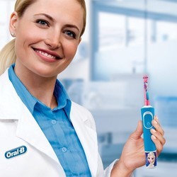 Электрическая зубная щетка Braun Oral-B Vitality D100.433.2K