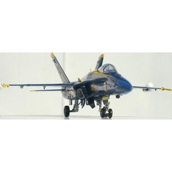 Сборная модель Academy F/A-18A Hornet Blue Angels (1:72)