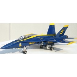 Сборная модель Academy F/A-18A Hornet Blue Angels (1:72)