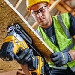 Электролобзик DeWALT DCS335NT