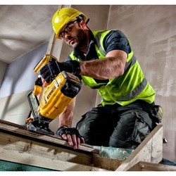 Строительный степлер DeWALT DCN682D2