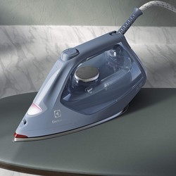 Утюг Electrolux E7SI1-8DB