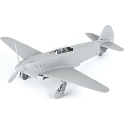 Сборная модель Zvezda Yak-3 Soviet Fighter (1:72)