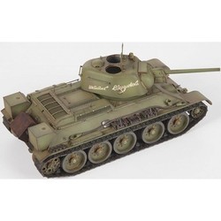 Сборная модель Zvezda Soviet Medium Tank Mod. 1943 Uralmash T-34/76 (1:35)