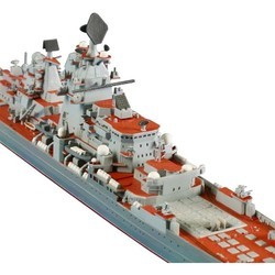 Сборная модель Zvezda Russian Nuclear Powered Missile Cruiser Petr Velikiy (1:700)