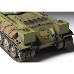Сборная модель Zvezda Soviet Medium Tank T-34/76 Mod. 1942 (1:35)