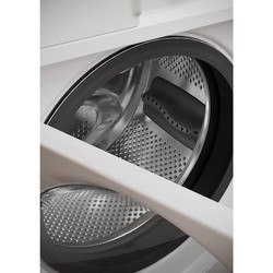 Встраиваемая стиральная машина Whirlpool BI WDWG 861484