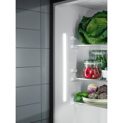 Встраиваемый холодильник Electrolux ENS 6TE19 S