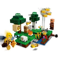 Конструктор Lego The Bee Farm 21165