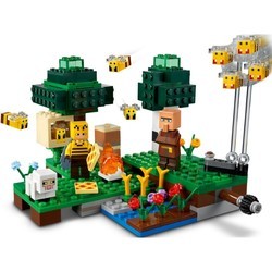 Конструктор Lego The Bee Farm 21165